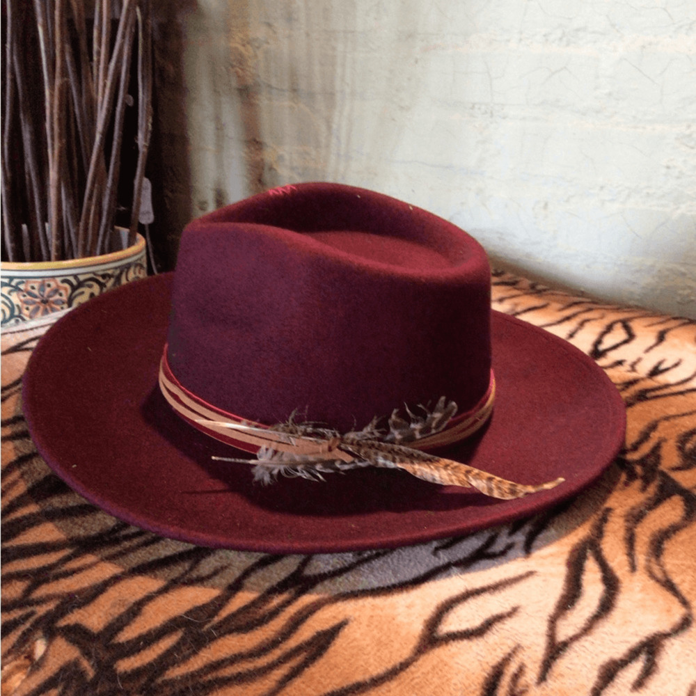 NEW ! Rare Wyeth maroon feather rancher